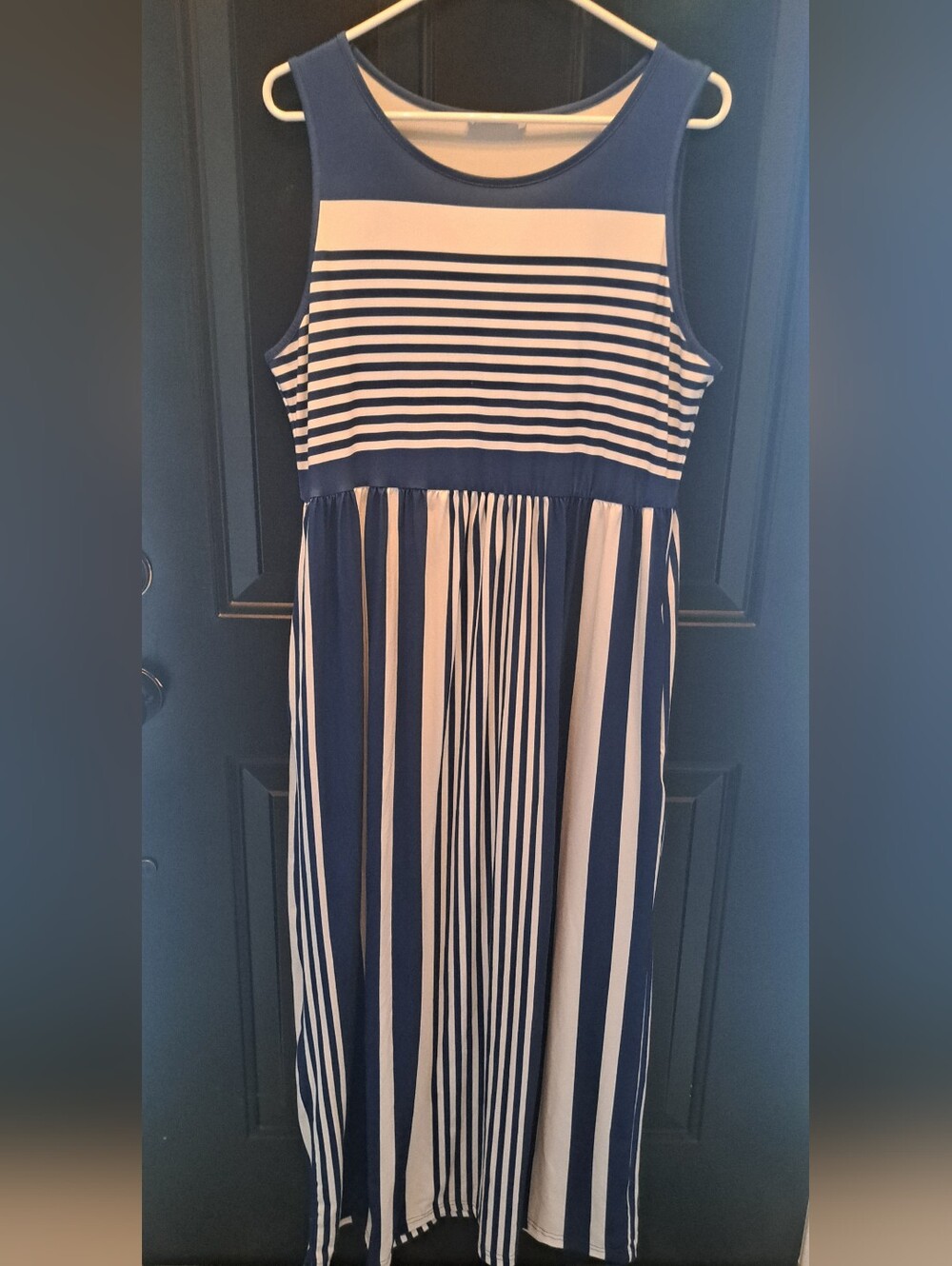 Hount Women's Sleeveless Maxi Dress
